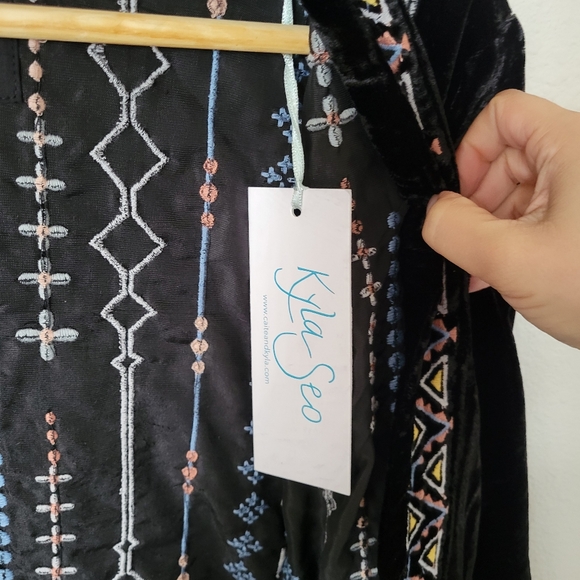 ANTHROPOLOGIE KYLA SEO Crushedd Velvet Embroidered Open Jacket - Picture 7 of 9
